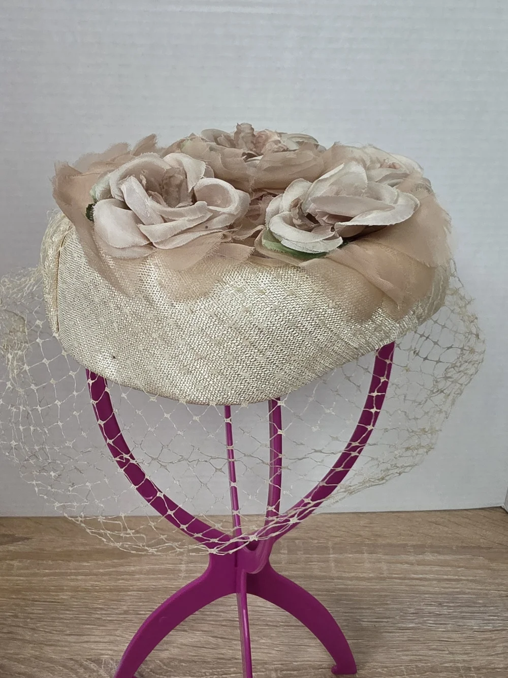 Vintage Women's Union Made Beige Floral Pillbox Fascinator Hat Mid 20th Century
